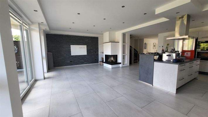  Wohn- und Eßbereich mit offener Küche 