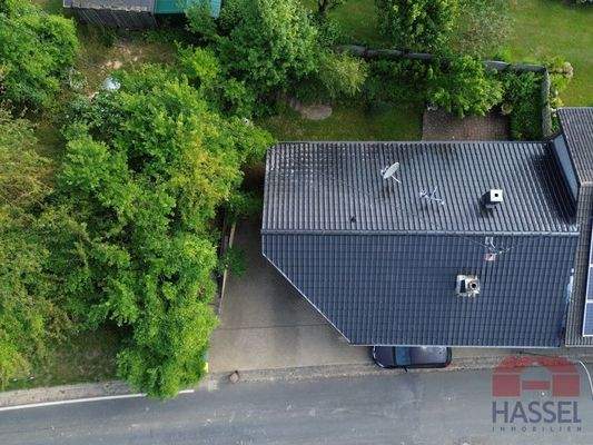 Mit viel Grün drumherum 