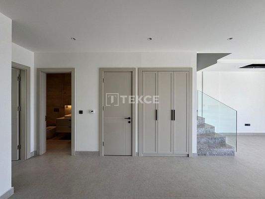 Semi-Detached Houses with Gardens and Pools in Çeşme Reisdere