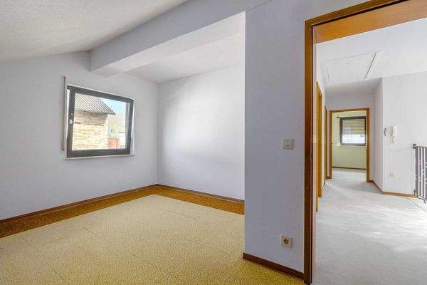 Raum mit Blick in den Flur OG