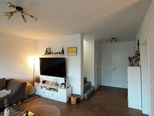 Blick auf Eingangstür/Treppe