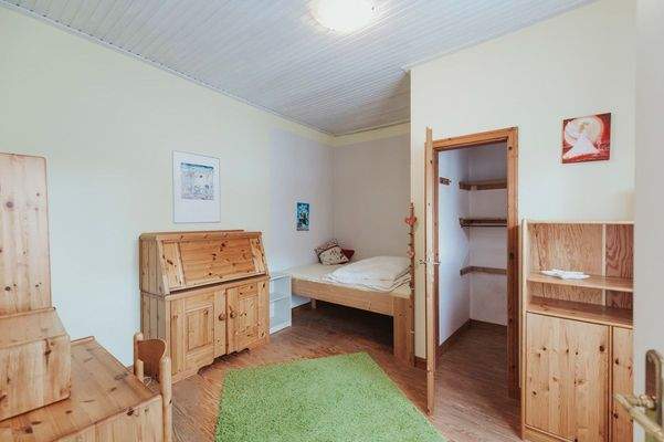 _Zimmer mit Schranknische