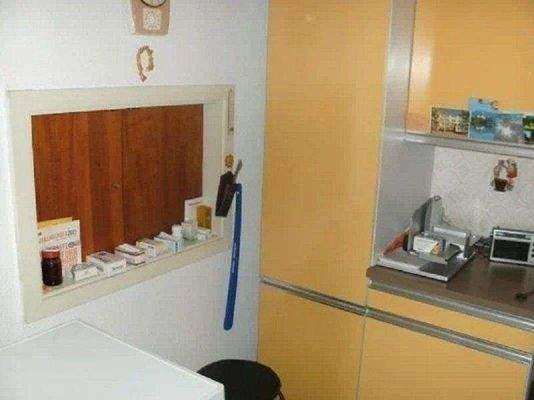 Küche, Durchreiche zum Wohnzimmer