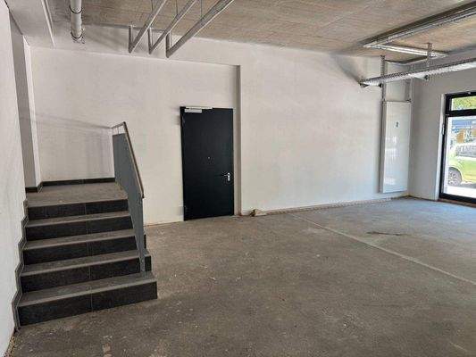 Eingang und Zugang zu den Räumen im Hochparterre