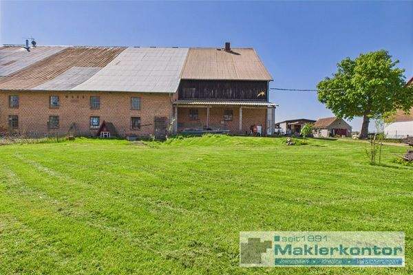 Objektansicht mit Grundstück