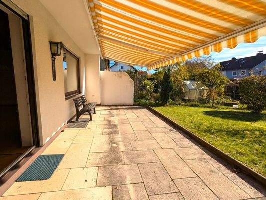 Südterrasse mit elektrischer Markise