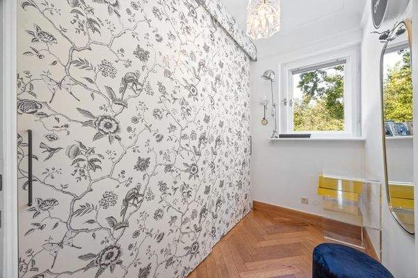 Ankleidezimmer im EG