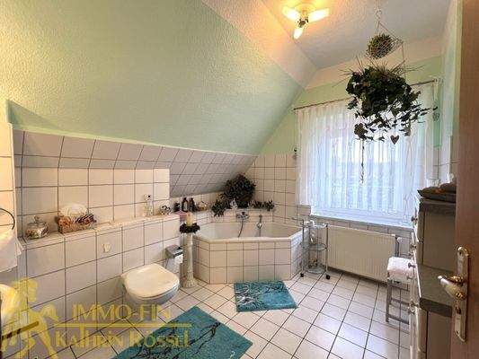 OG: Tageslichtbad mit BW