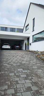 Garage und Hauseingang