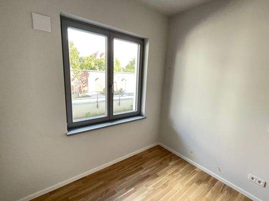 Helles Zimmer mit Fenster