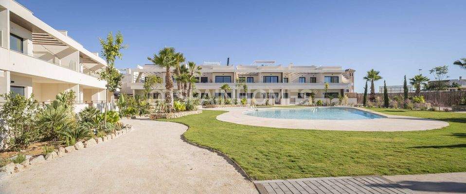 New Apartments in Complex with Swimming Pool in Torrevieja