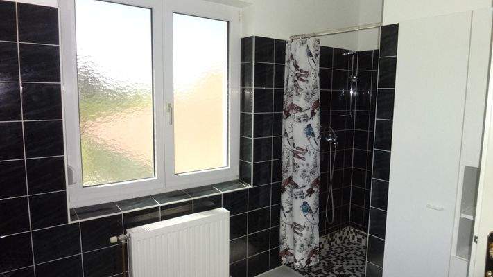 Badezimmer mit Dusche OG