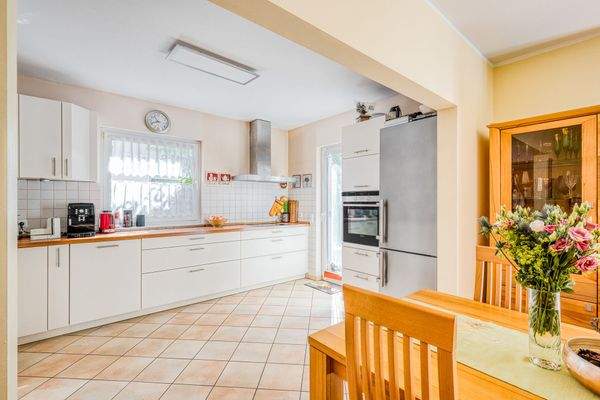 Lichtdurchflutete Küche