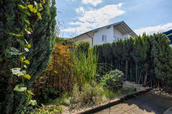 Terrasse mit Gartenfläche