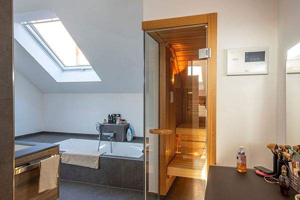 Blick ins Bad und Sauna 1.jpg