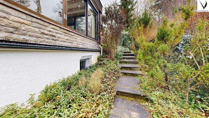 HG-Str-30-Staircase-Defurnished