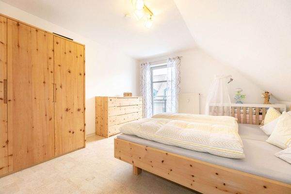 Schlafzimmer || 1.DG