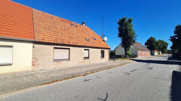 Außenansicht mit Umgebung