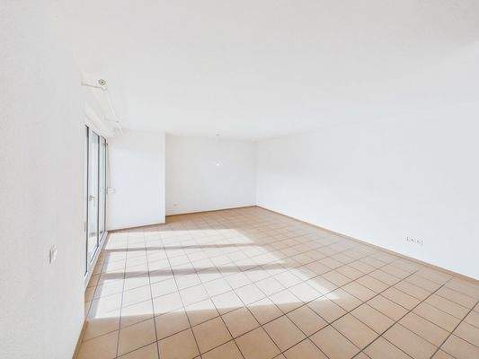 lichtdurchflutetes Wohnzimmer