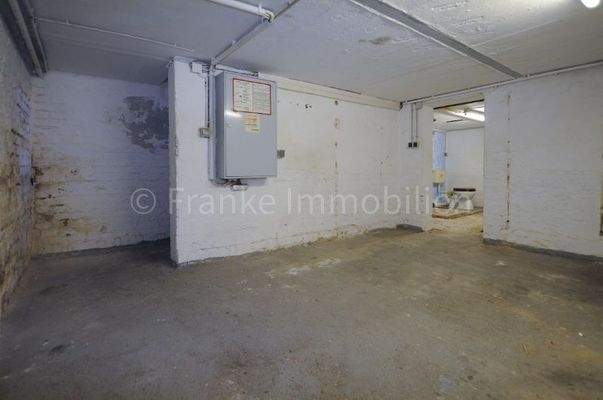 Keller Blick Richtung Bad