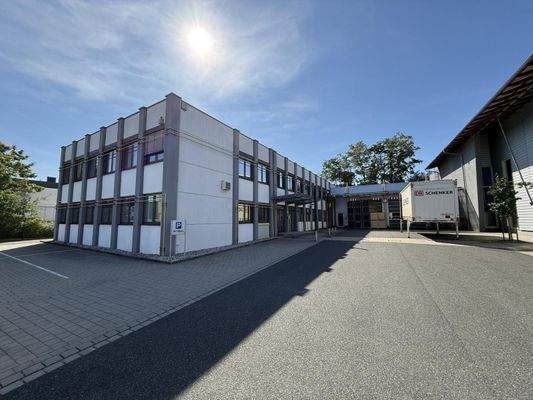 Betriebs- und Bürogebäude.JPG