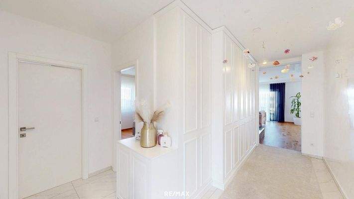 Vorraum Richtung Wohnzimmer