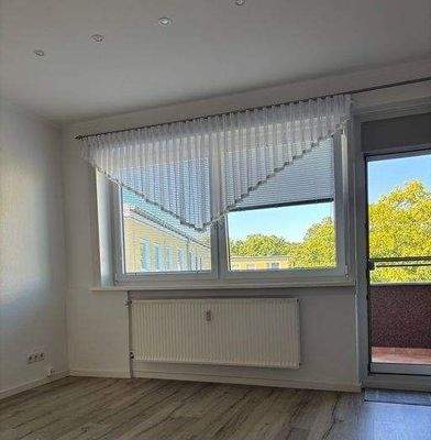 Wohnzimmer mit vorgelagertem Balkon