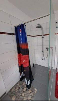 Bad mit bodentiefer Dusche