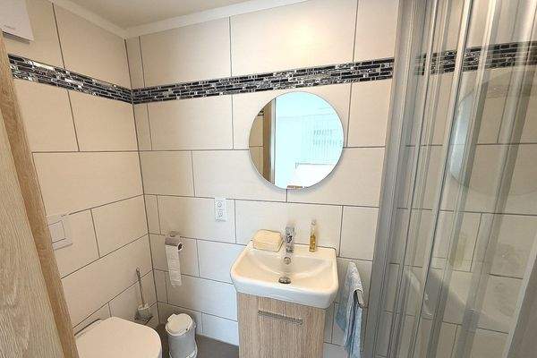 Badezimmer zum Gästezimmer - 1. OG