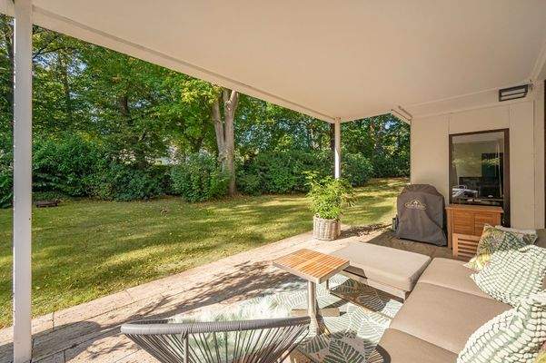 Terrasse mit Blick in Garten