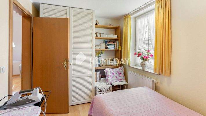 1. OG Schlafzimmer 1 2