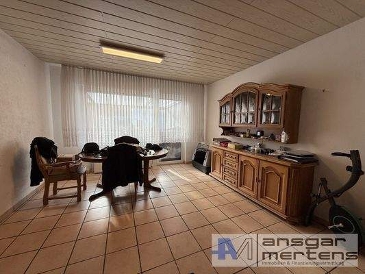 Esszimmer mit Gartenzugang