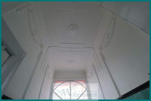 Stuck verzierte Decke im Hauseingangsbereich