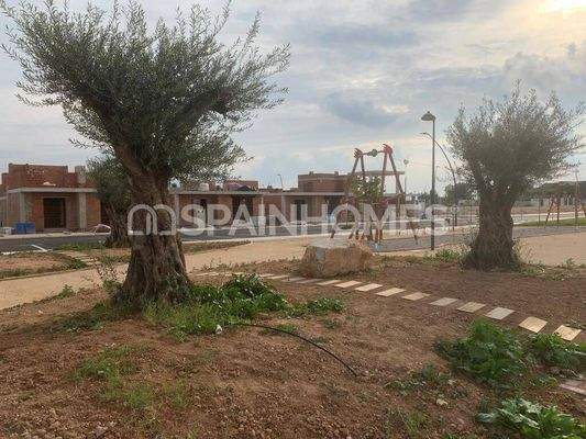 Stylish and Spacious Villas with Modern Design in Roldan