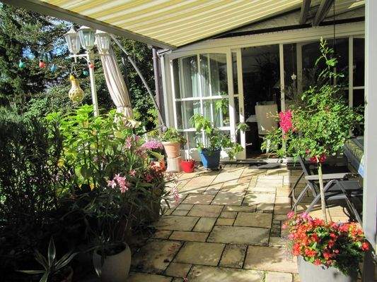 gr. Terrasse mit Markise