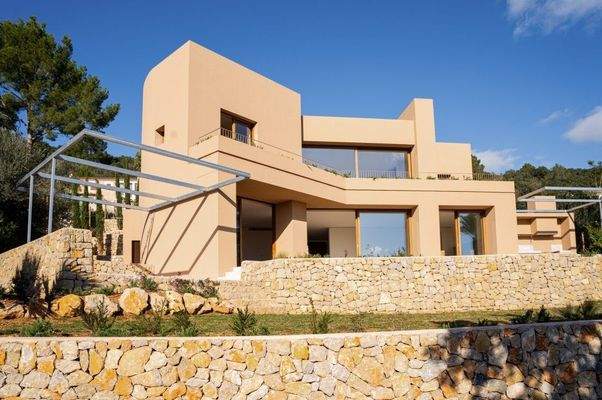 Moderne Villa mit Blick auf den Golfplatz zu verkaufen in Pollensa, Mallorca