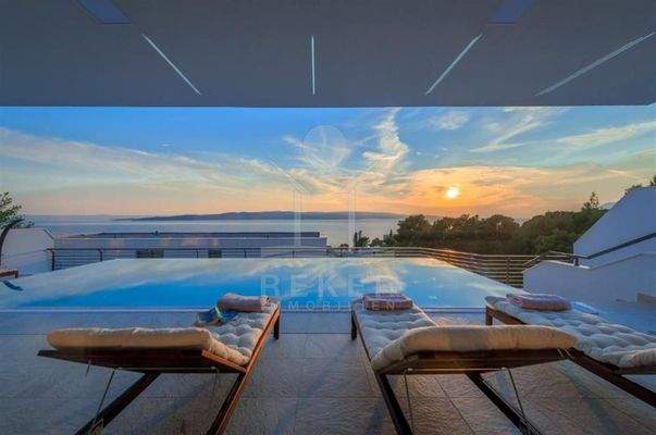 Der Infinity-Pool mit Meerblick ist ein Highlight