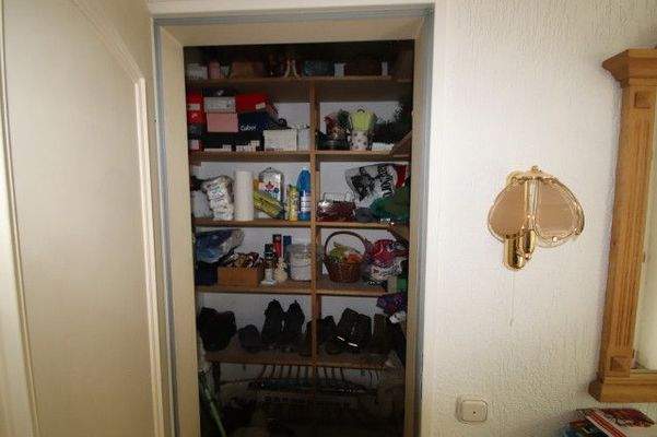 Abstellkammer im Eingangsflur