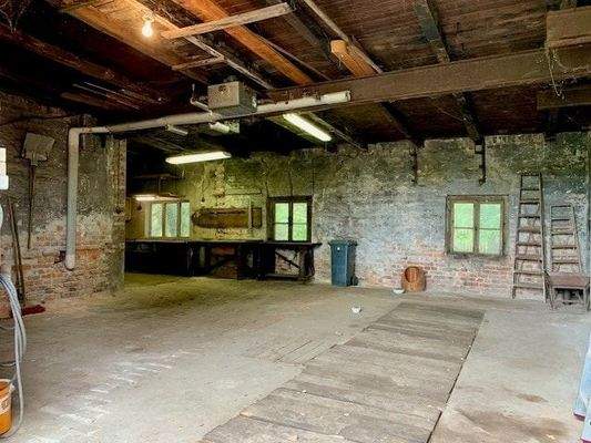 1. Garage mit Werkstatt