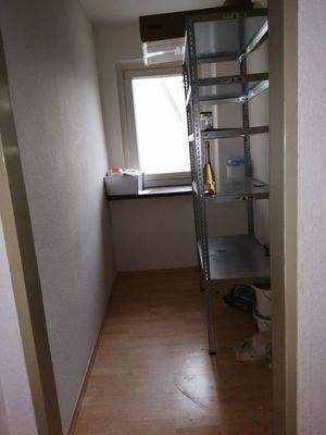 Abstellraum neben Wohnzimmer