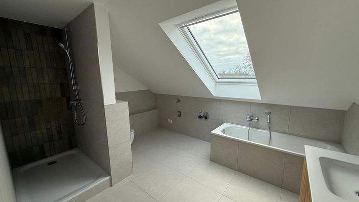 Tageslichtbad mit Dusche