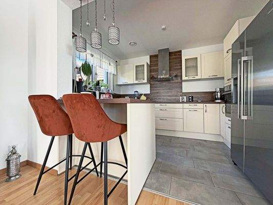 EG Küche: Thekenplatz für den schnellen Kaffee, Frühstück oder Gespräche beim Kochen