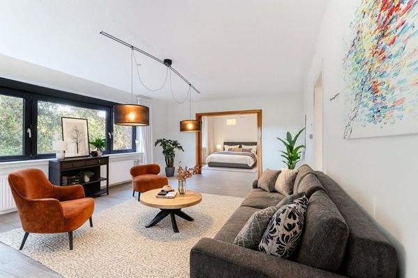 Beispielhafte Einrichtung (KI unterstützt)