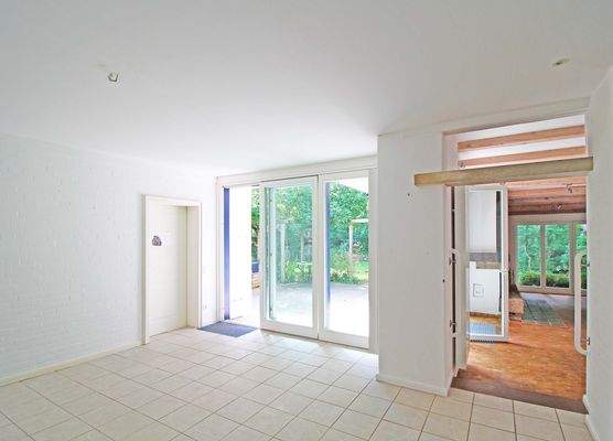 Esszimmer mit Zugang zur Terrasse