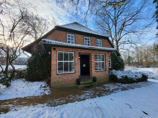 Außenansicht bei Schnee