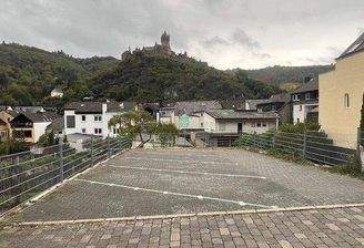 Stellplätze mit Burgblick