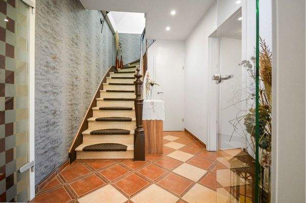 Treppe ins Obergeschoss