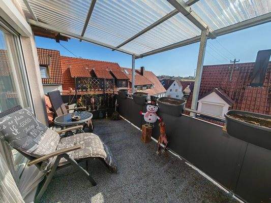 herrlicher, überdachter Balkon 