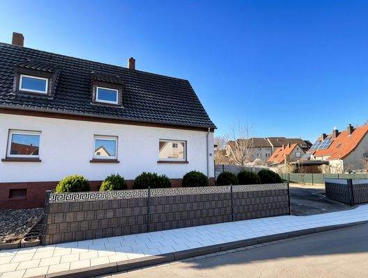 Hausansicht - (KI generiert)