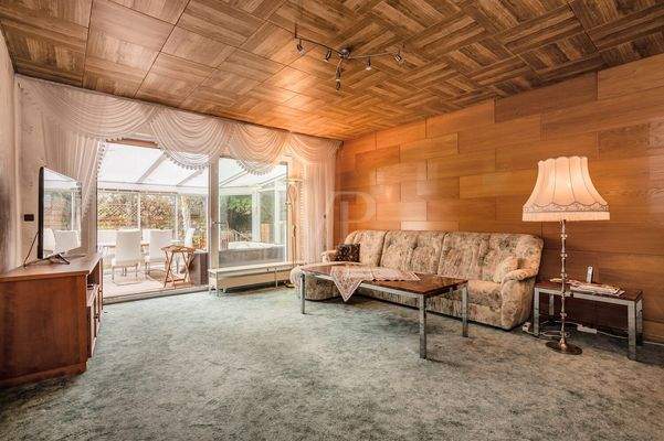 Wohnzimmer mit Zugang zum Wintergarten